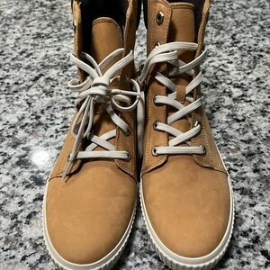 Timberland Women's Tan Ankle Boots with White Laces